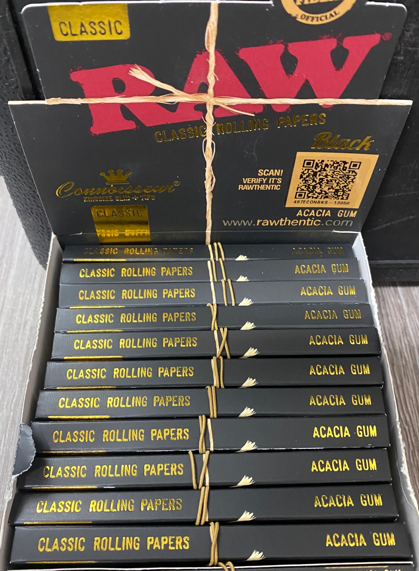 Raw Paper Classic Black King Size Slim and Tips